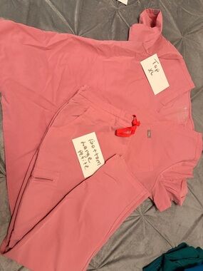 Figs Women's Scrub Set in Pink